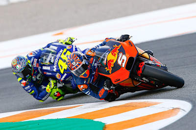 Valencia-Test: Johann Zarco auf der KTM vor Rossi