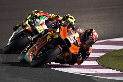 Im Rennen: Johann Zarco (5) vor Iannone