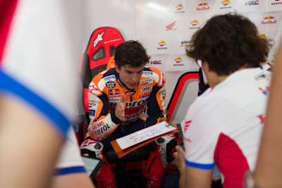 Marc Márquez und seine Honda-Crew hatten in Losail viel zu besprechen