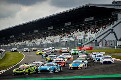 Auch in der Saison 2021 ist das Feld im ADAC GT Masters wieder richtig voll