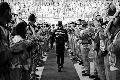 Was will uns Mercedes mit diesem Bild sagen?