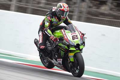 Kawasaki- Werkspilot Jonathan Rea beansprucht die Federelemente von Showa stark 