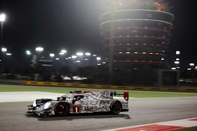 Der Rebellion R13 auf der Rennstrecke in Bahrain