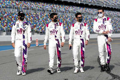 Bei den 24h Daytona noch zu viert: (v. li.) Jimmie Johnson, Mike Rockenfeller, Kamui Kobayashi und Simon Pagenaud