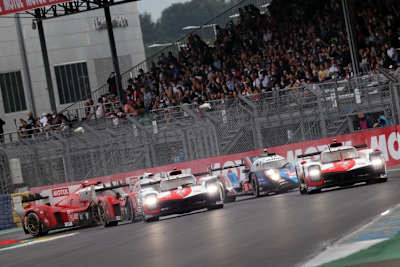 Die Hypercars beim Start der 24h Le Mans 2021