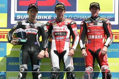In Katar 2008 standen Max Biaggi, Troy Bayliss und Troy Corser noch gemeinsam auf dem Podium