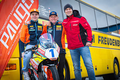 Lennox Lehmann mit Teamchef Carsten Freudenberg und Sponsor Robert Gnauck