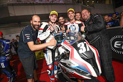 Freude beim Team BMW Motorrad Endurance nach Platz 3 in Sepang