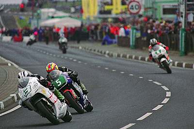 Michael Dunlop (3) vor Christian Elkin (5) und John McGuinness (4)