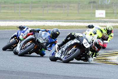 Balint Kovacs (27), Hannes Schafzahl (21), Geri Gesslbauer (verdeckt), Michal Prasek (6)