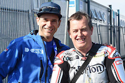TT-Sieger John McGuinness (re.) und Horst Saiger: Gute Freunde trotz aller Rivalität