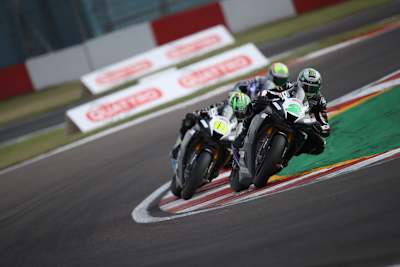 Andrew und Glenn Irwin demonstrierten die Stärke der Honda Fireblade