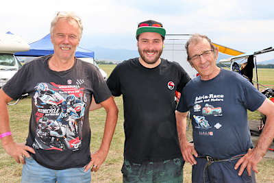 Toni Rechberger ist «schuld» am Sieg von David Datzer (Mitte) in Trencin (rechts daneben Helmut Sommer)
