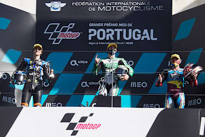 Moto2-Podium: Lowes (re.) neben Sieger Gardner (Mitte) und Marini