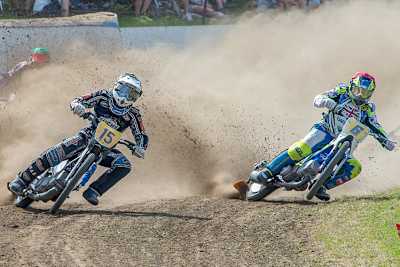 Max Dilger (l.) trifft beim Langbahn-GP in Morizès auch auf Chris Harris (r.)