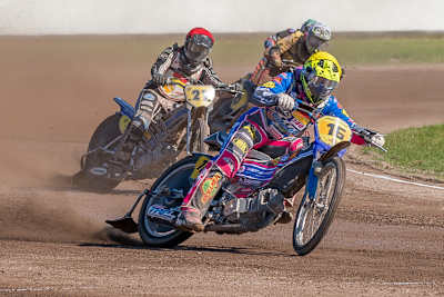 Mitten drin im Getümmel: Fabian Wachs (21), hier hinter Stephan Katt und vor Marcel Dachs