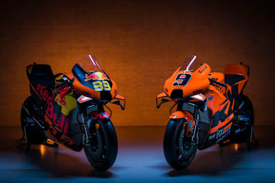 Das Red Bull-KTM Design am Bike von Brad Binder neben dem Tech3-KTM-Look von Danilo Petrucci