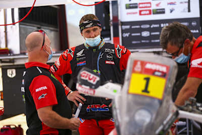 Ein etwas ratloser Ricky Brabec...