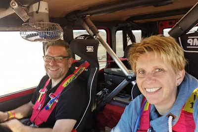 Christian und Ursula Ruppert in ihrem Mercedes GE 280