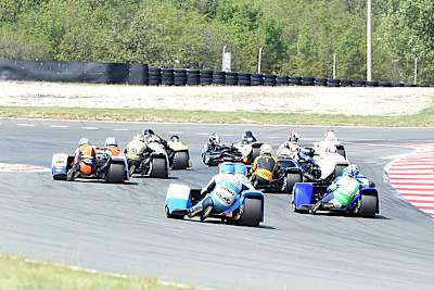 Die Seitenwagenteams liefern ein besonderes Spektakel