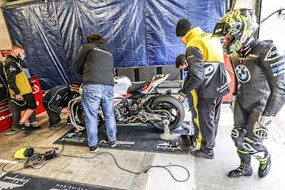 Auch in Le Mans wird bei BMW Motorrad World Endurance eifrig getestet