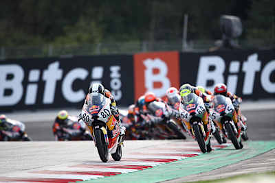 David Alonso (80) vor David Muñoz (64) und Tatchakorn Buasri (5)