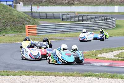 Ellis/Clement vor Reeves/Rousseau, Schlosser/Fries und Streuer/Remmé