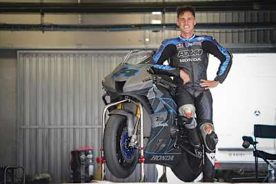 Pol Espargaró neben seiner Test-Maschine