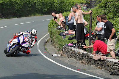 Bei der Tourist Trophy ist man als Fan hautnah dabei