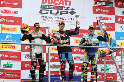 John McGuinness neben Josh Day und Chris Walker (vrnl.)