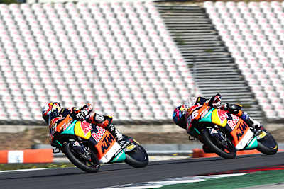 Das Red Bull KTM Ajo-Tandem Jaume Masia vor Dani Holgado
