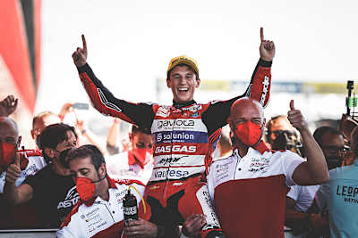 Sieger Garcia ließ sich von seiner Mannschaft feiern