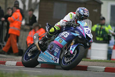 Alastair Seeley gewinnt erstes Supersportrennen beim North West 200