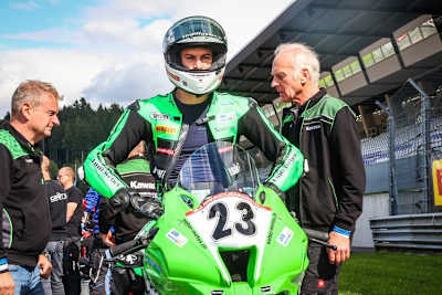 Team Kawasaki Weber Motos mit Debise