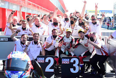 Freude über die Ränge 2 und 3 durch Chantra und Ogura