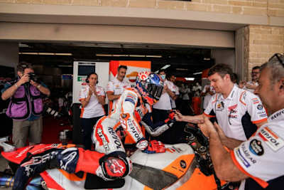 Marc Márquez wurde nach dem Rennen mit Applaus in der Box empfangen