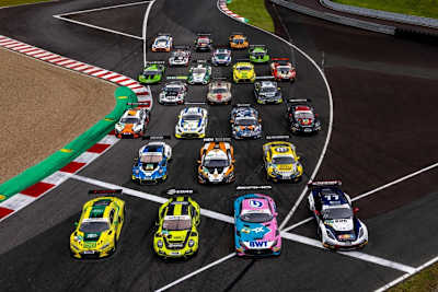 Volles Feld für super Action: Die GT3-Rennwagen des ADAC GT Masters