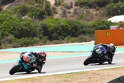 Fabio Quartararo gefolgt von Maverick Viñales 