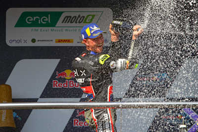 Dominique Aegerter führt die MotoE-WM an