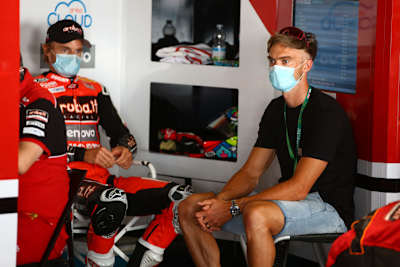 Chaz Davies mit Leon Camier in der Ducati-Box