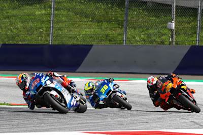 Alex Rins (vorne) und Joan Mir (hinten) beim ersten Rennen in Spielberg