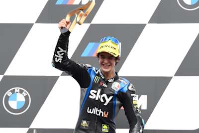 Celestino Vietti jubelt über seinen ersten Moto3-Sieg