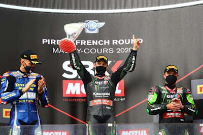 Jonathan Rea jubelt über den Sieg