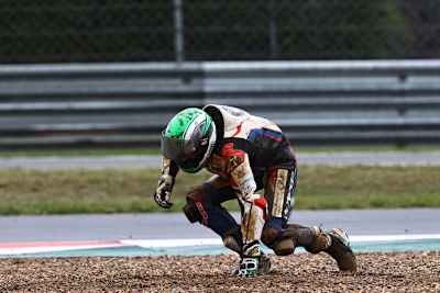 Lavertys Höhepunkt 2020 wurde gleich in Kurve 1 zersplittert: Nach Pole-Position in Magny-Cours folgte der Sturz!