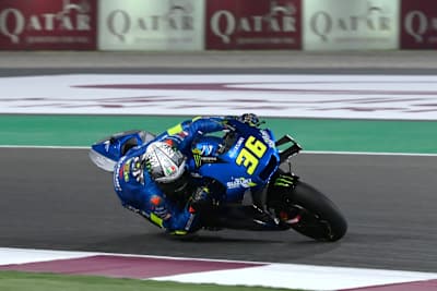 Joan Mir im Flutlicht