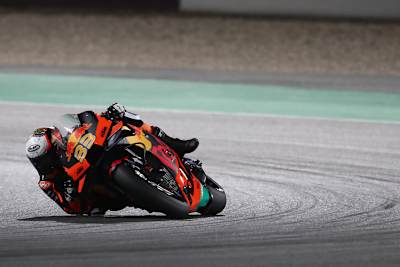 Brad Binder klagt über die Situation in den Kurven mit der KTM