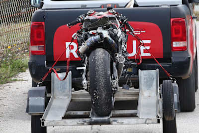 Wie heftig der Crash war, ließ der Zustand von Nakagamis Honda erahnen