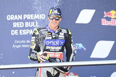 Dominique Aegerter feiert Platz 2 in Jerez