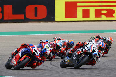 Tom Sykes war am Samstag ständig in Kämpfe verwickelt