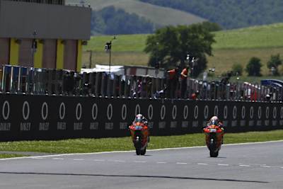 Remy Gardner klaut Raúl Fernández in letzter Sekunde den Sieg